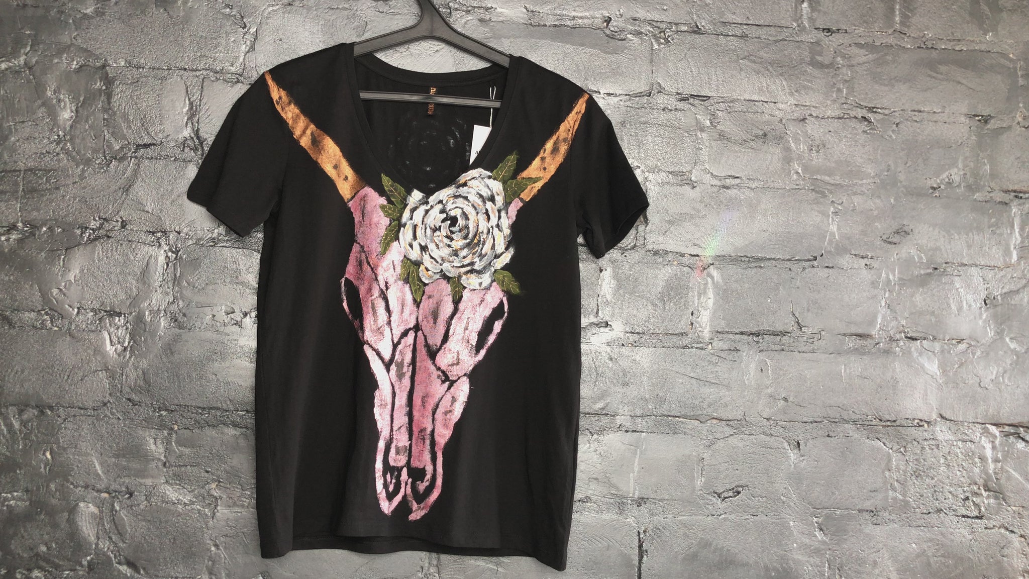 Women's short sleeve t-shirt pink gazelle skull