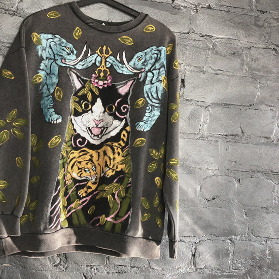 Women's sweatshirt cat and elephants