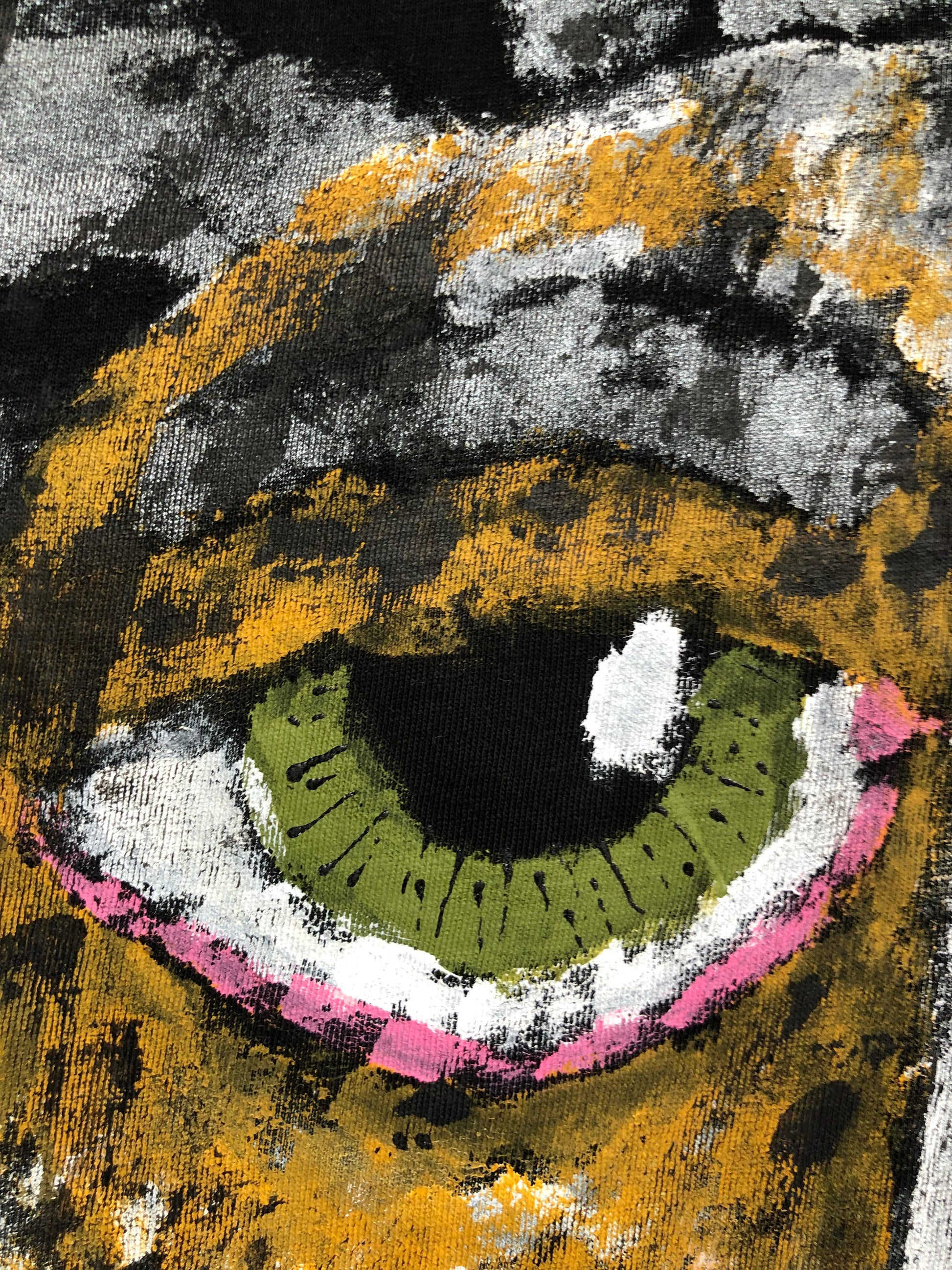 High detail drawing of a men's t-shirt green eye