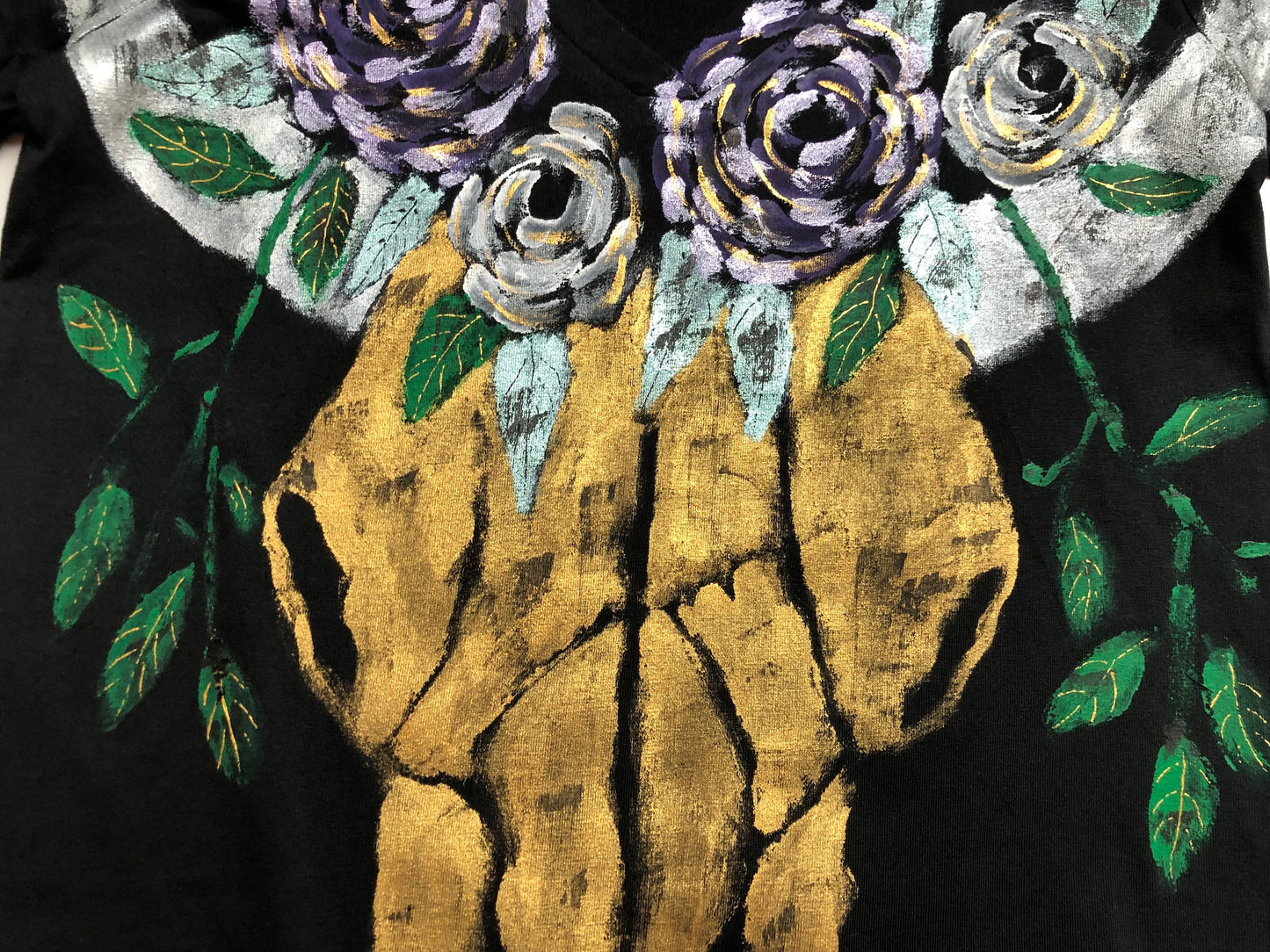 Women's short sleeve t-shirt golden cow skull pattern details with flowers
