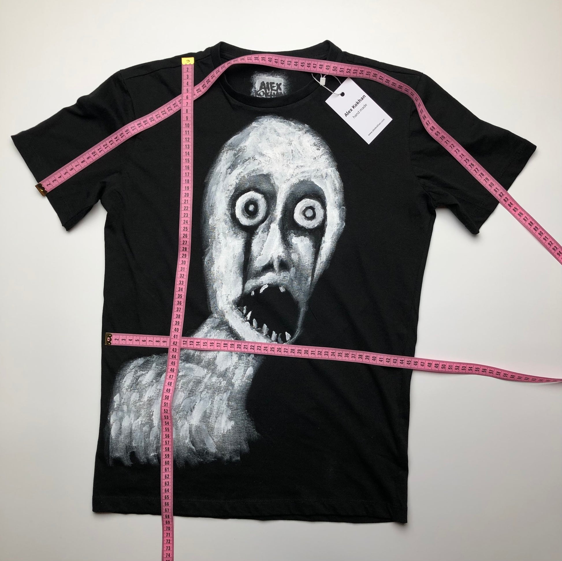 Men's short sleeve t-shirt horror Hand-painted with acrylic white paint on fabric on a t-shirt in one size S. Length 68cm, width at waist 46cm.