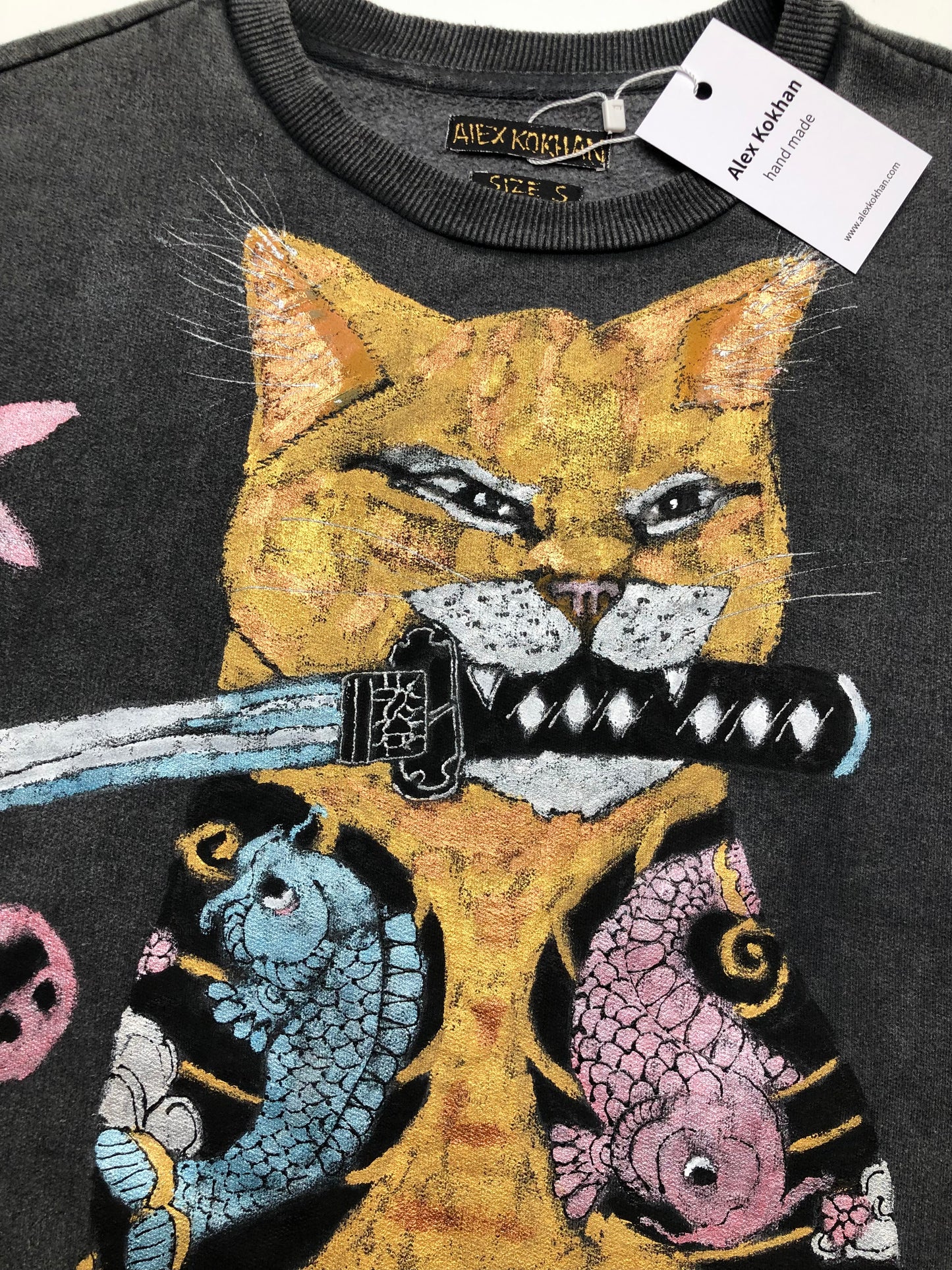Women's sweatshirt oversized Japanese cat pattern details