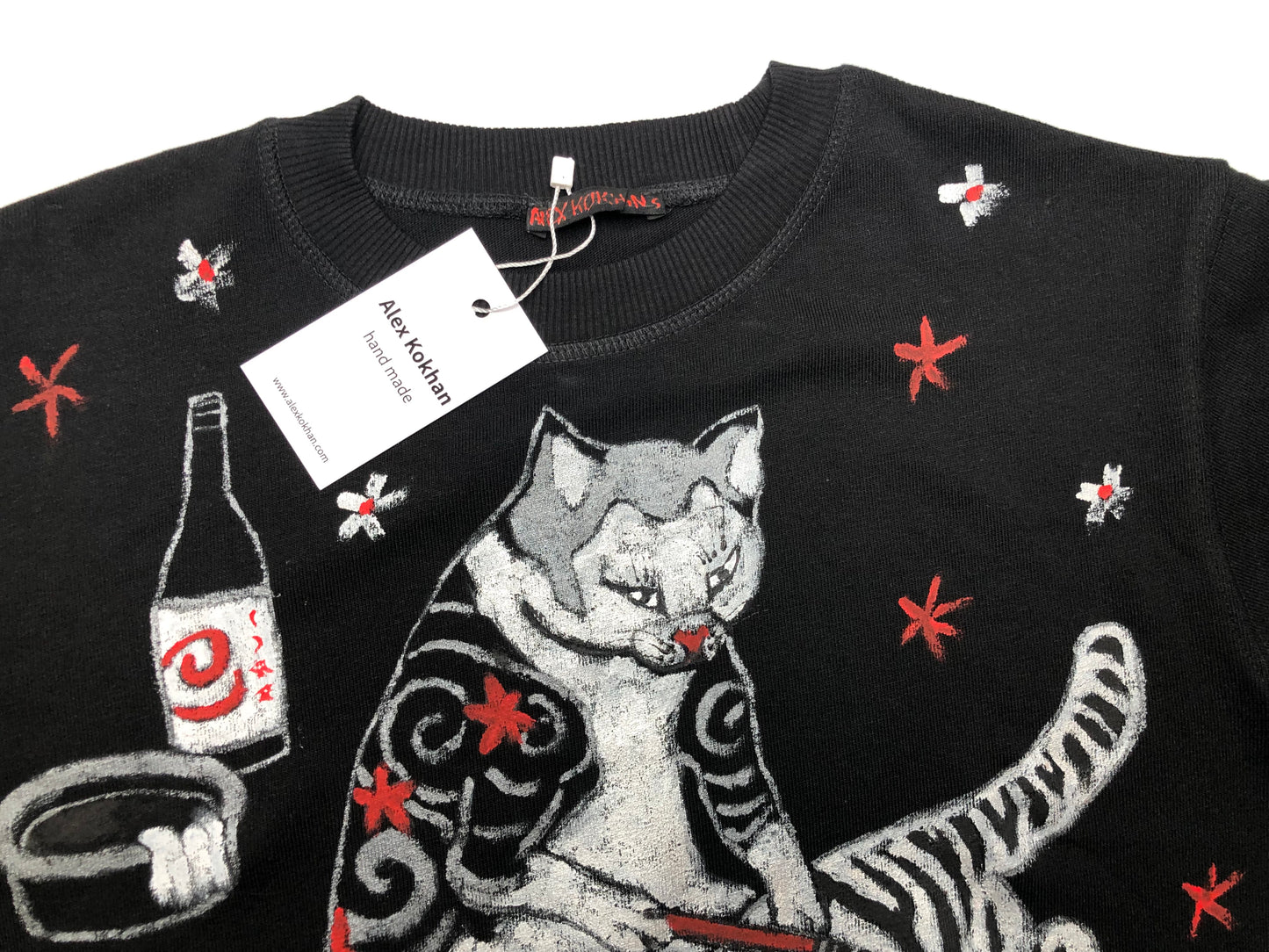 Women's black long sleeve t-shirt cat tattoo pattern details