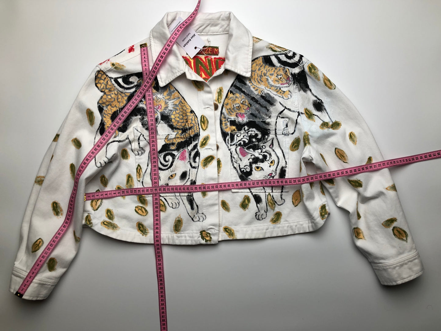 Handmade jacket in size M. Sleeve length 58 cm, height 49 cm, waist width 56 cm.