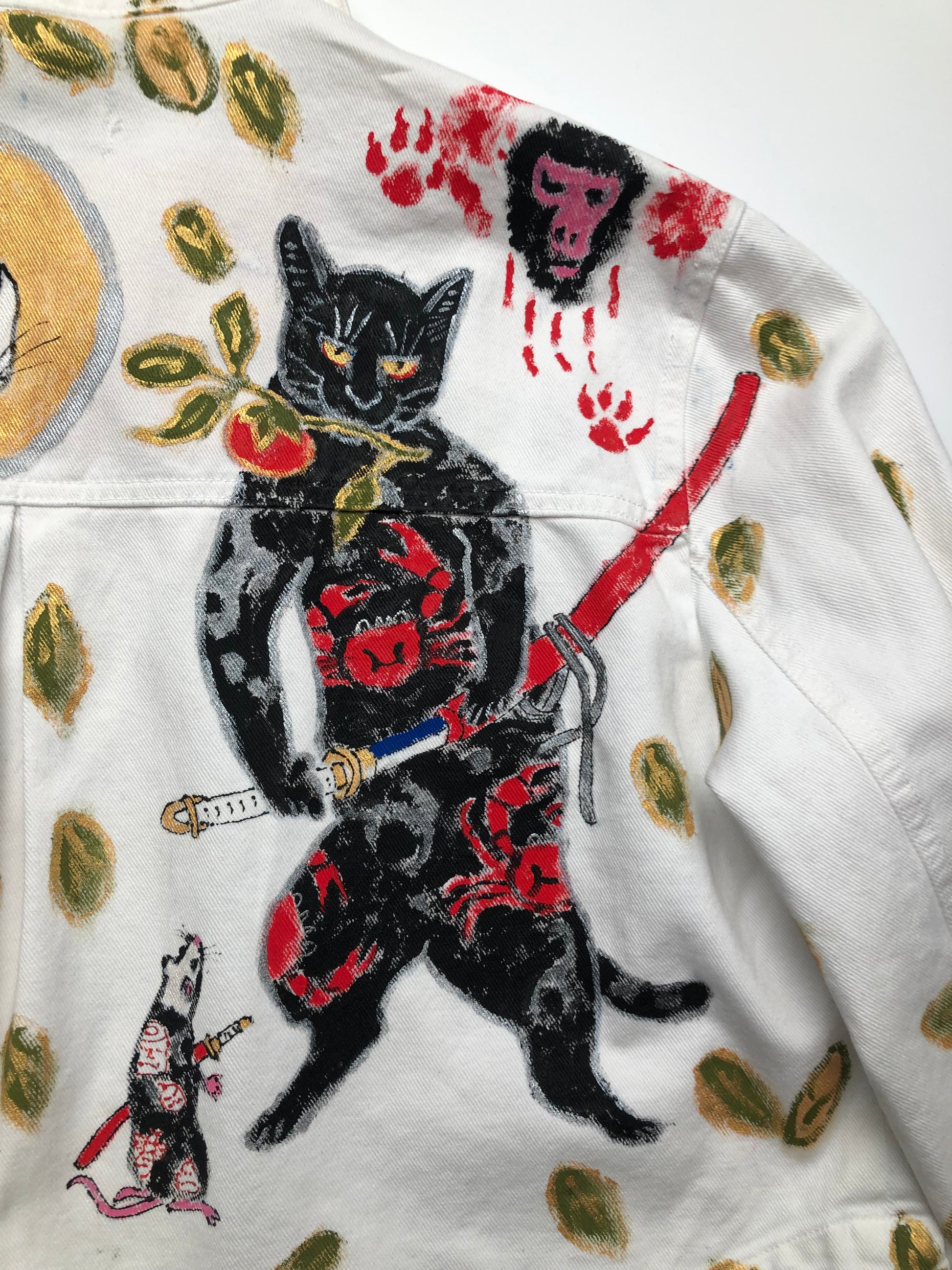 A cat that beheaded a monkey and a shocked mouse on a women's denim jacket