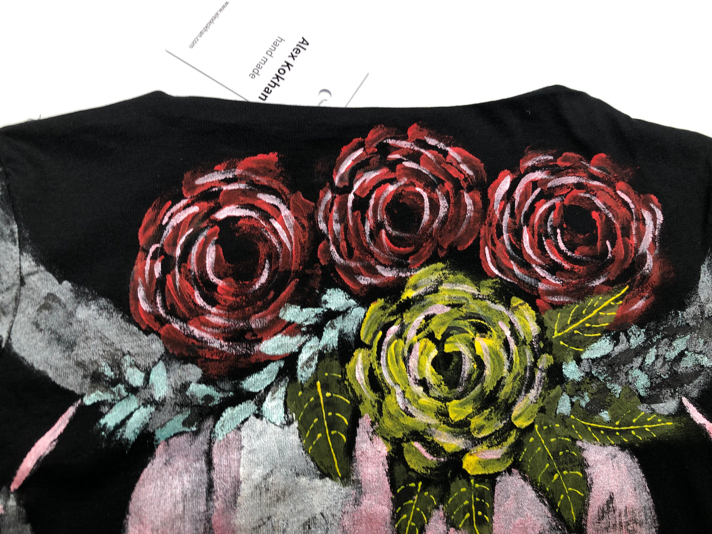 Women's black long sleeve t-shirt red flowers and pink skull pattern details