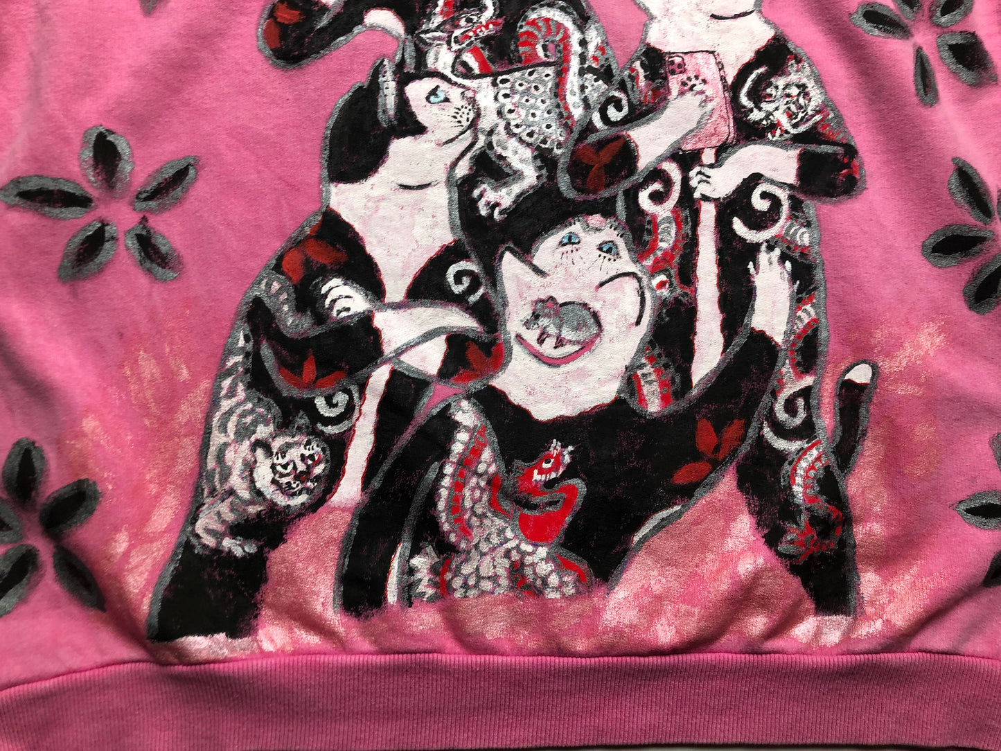 Women's Pink Oversized Sweatshirt Selfie Cat Pattern Details