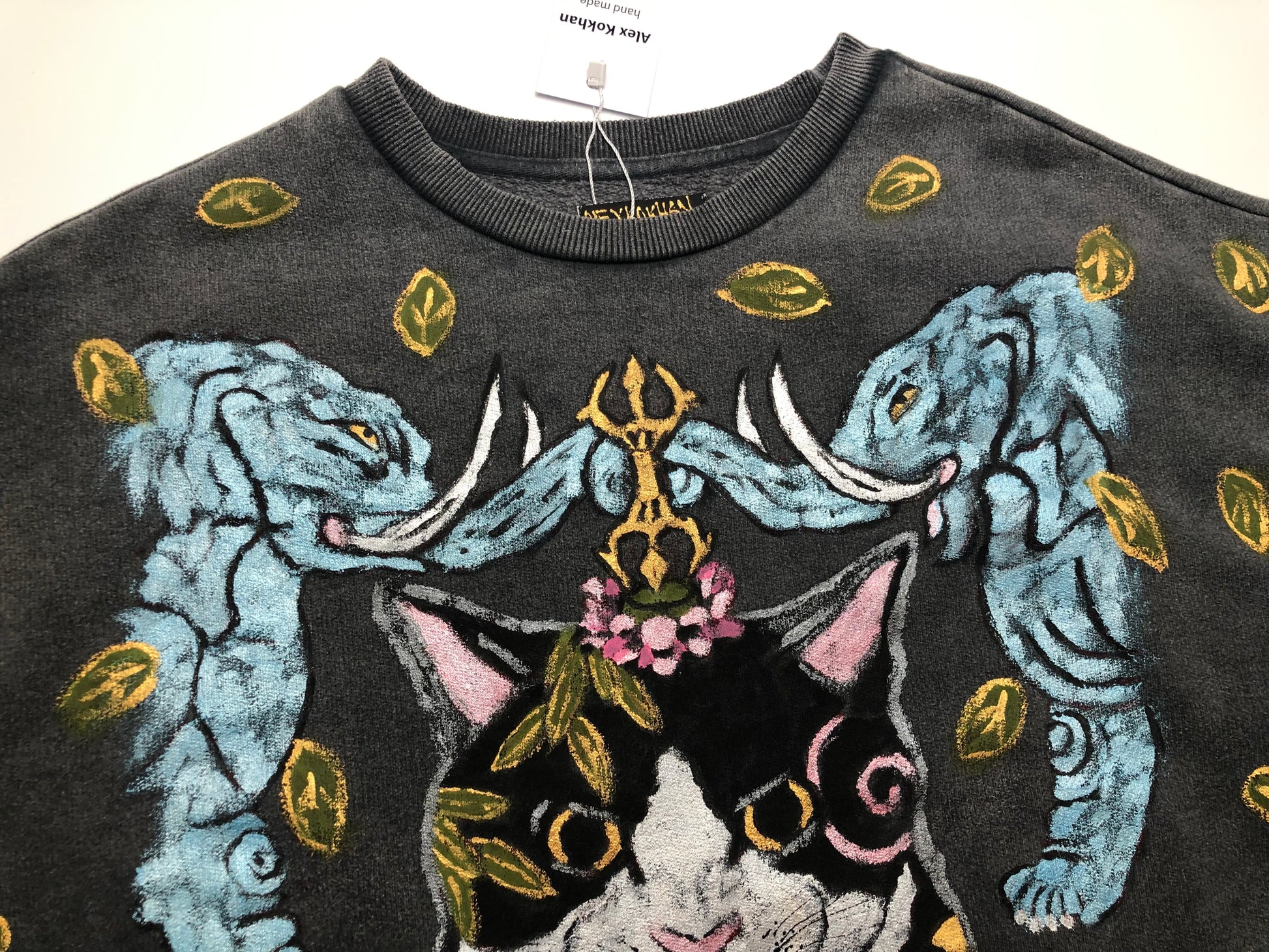 Women's sweatshirt oversized cat and elephants handmade pattern details