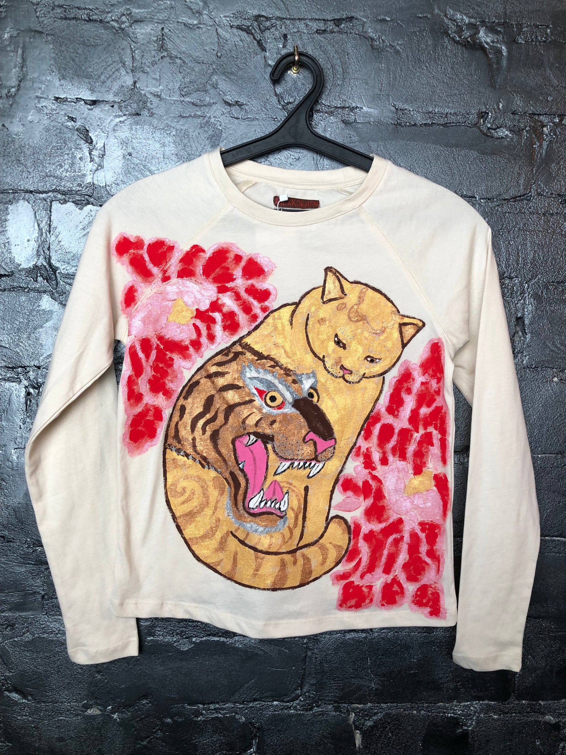 Women's long sleeve t-shirt cat and angry tiger
