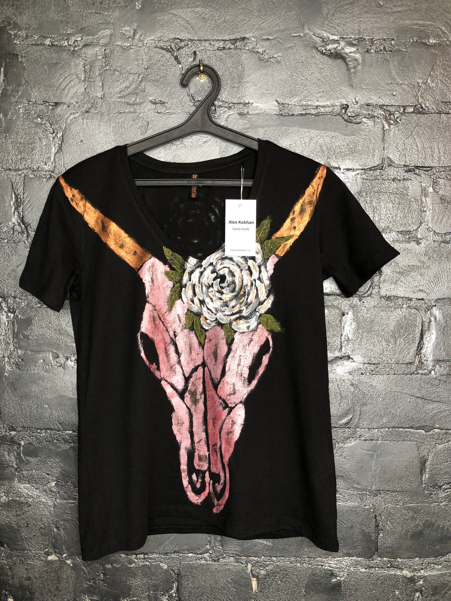 Women's short sleeve t-shirt pink gazelle pattern of a skull, horns and flowers.