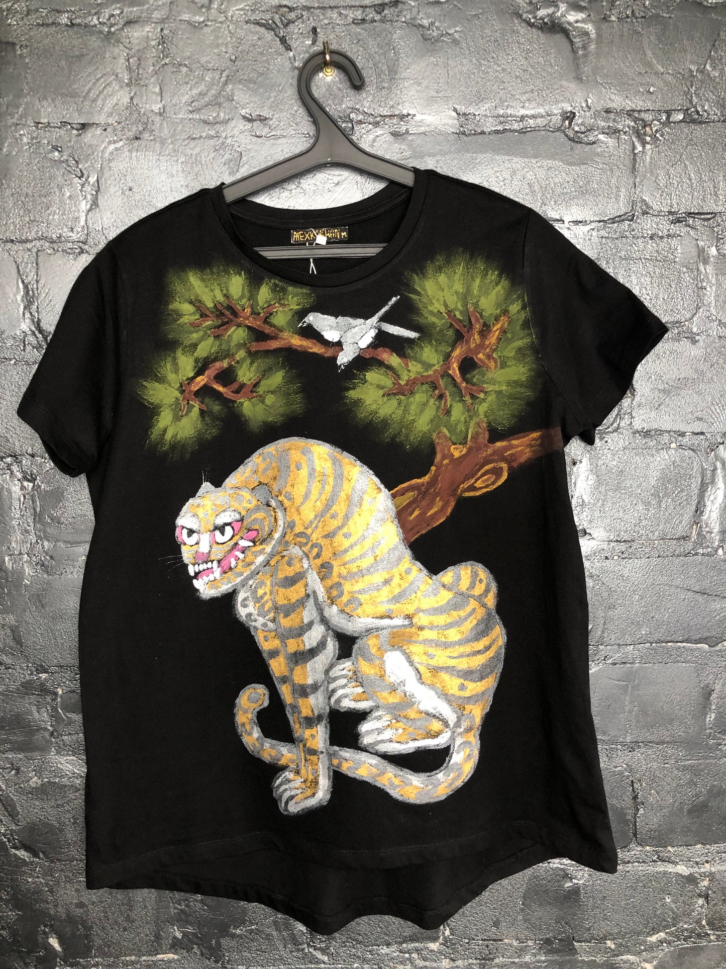 Women's fancy black short sleeve t-shirt fanged tiger