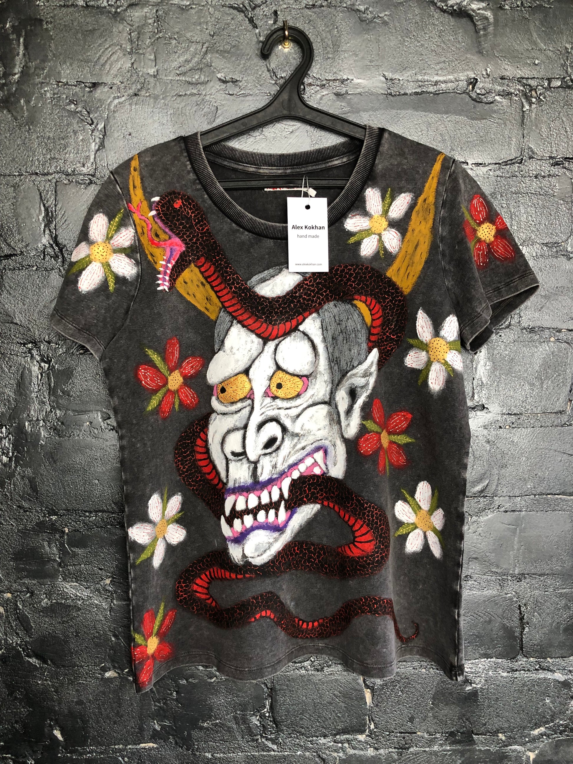 Best Women's Hannya Demon T -shirt with A Snake and Floral Pattern