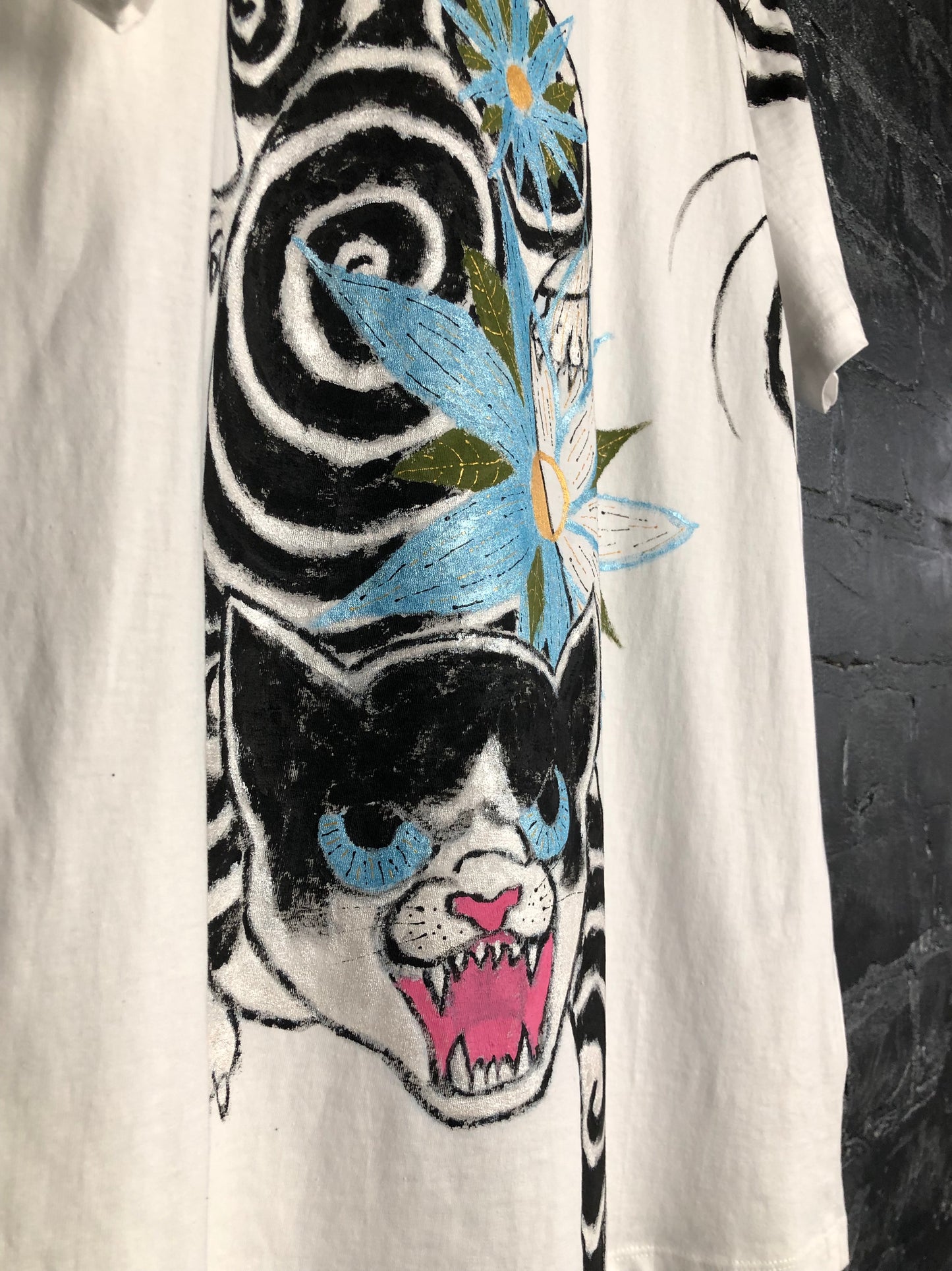 Men's short sleeve t-shirt striped cat