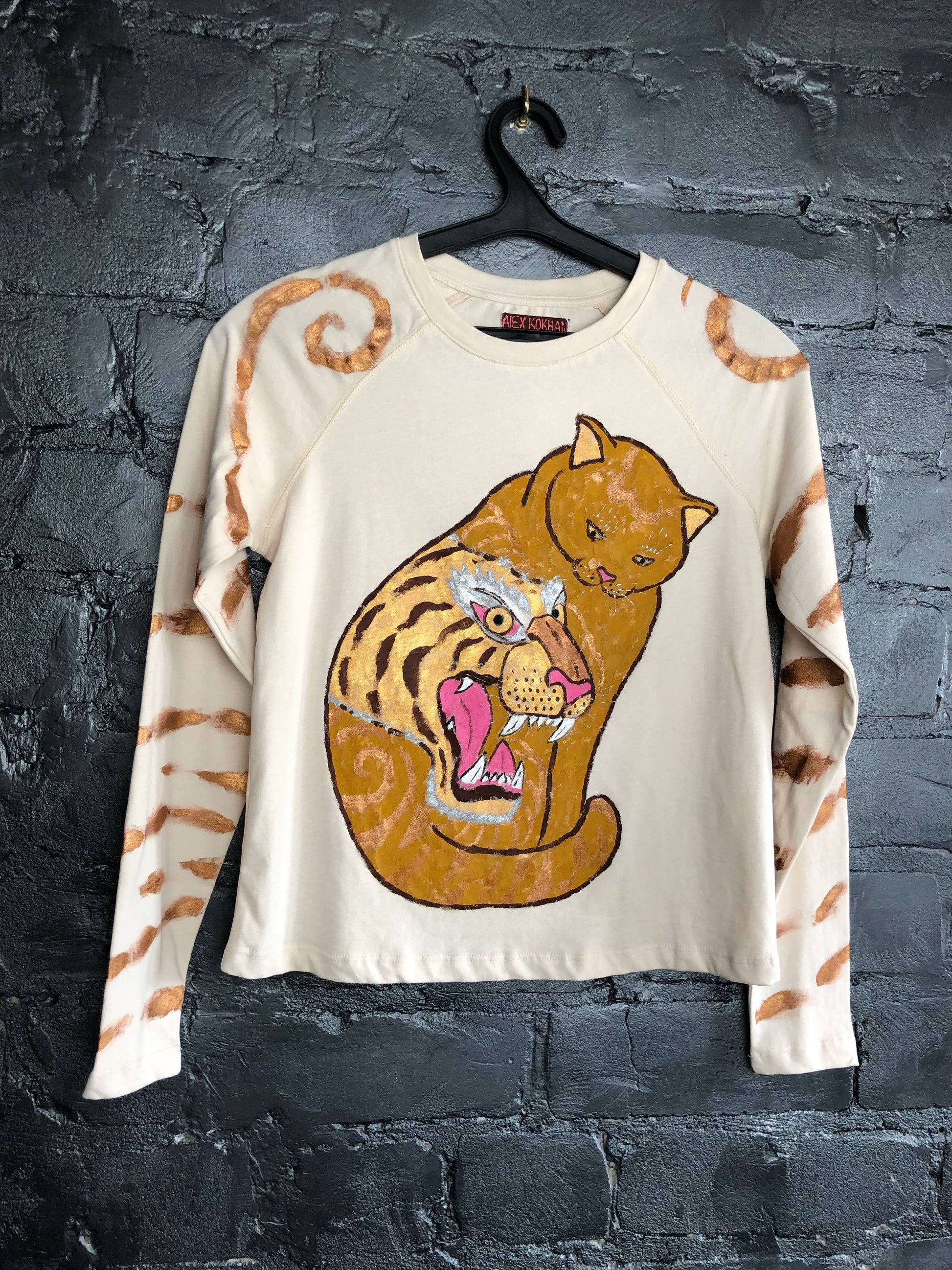 Women's long sleeve t-shirt cat, stripes angry tiger