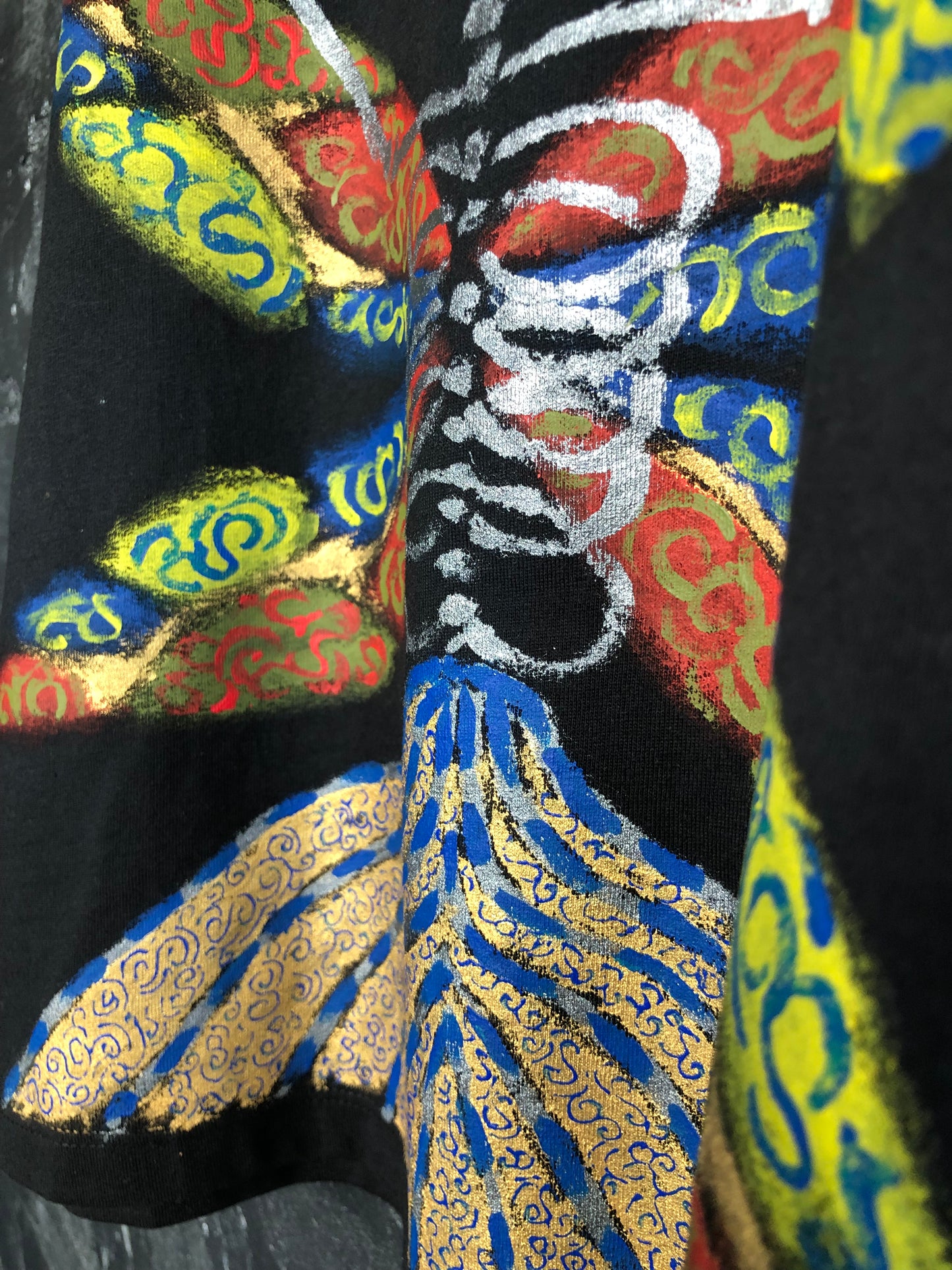 Women's black short sleeve t-shirt skeleton in winged dress