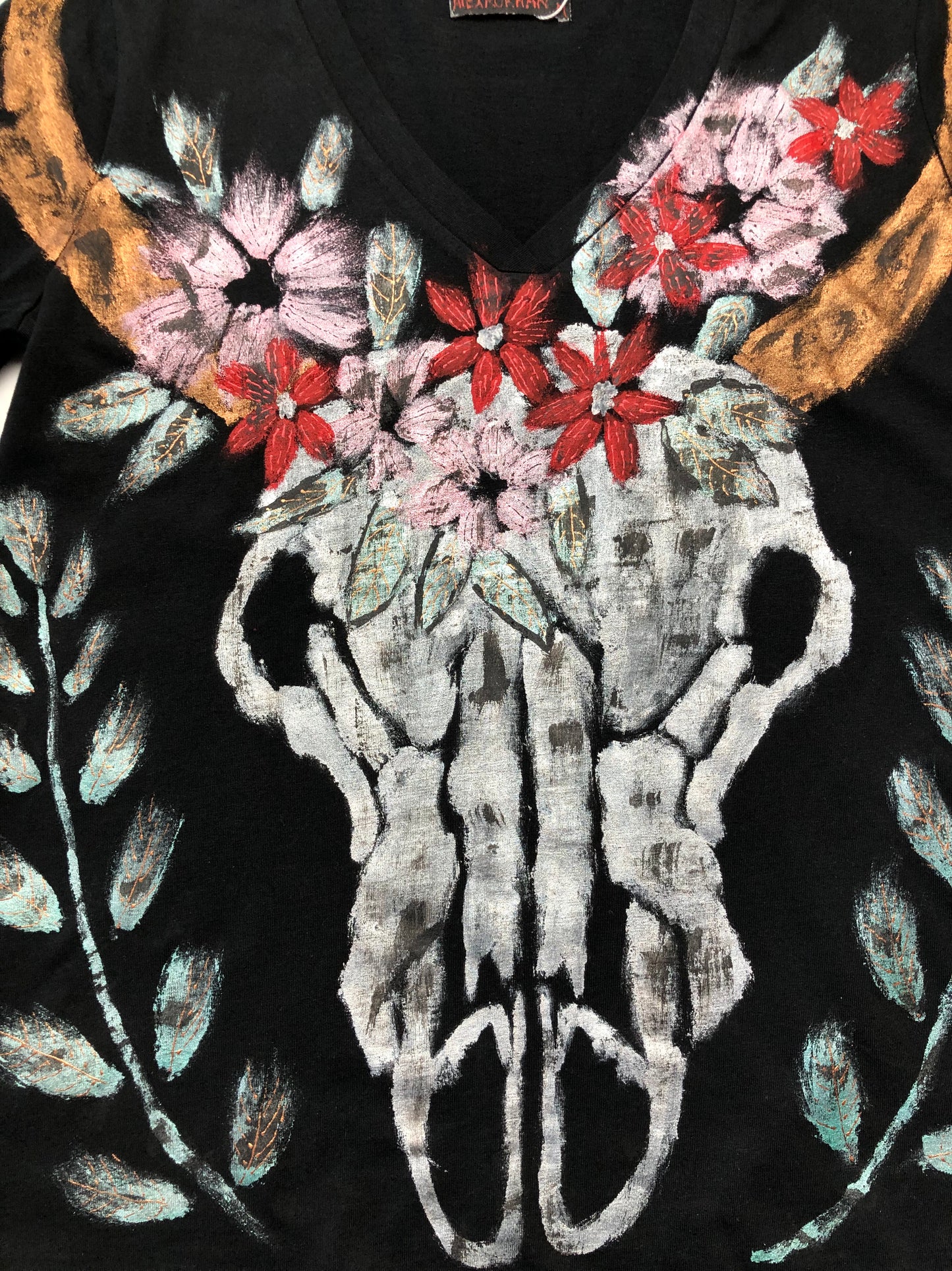 Detail Women's black short sleeve t-shirt cow skull