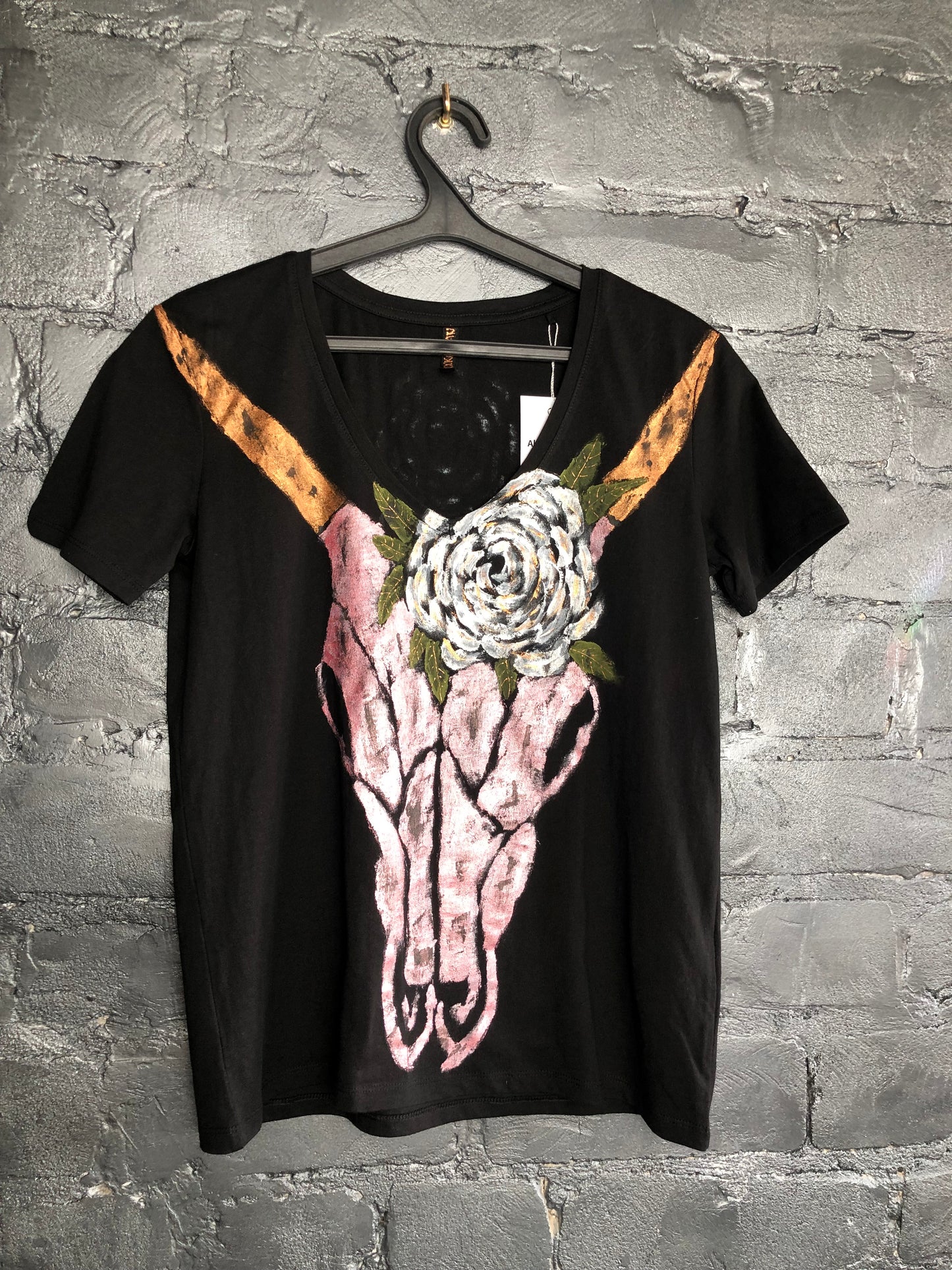 Women's short sleeve t-shirt pink gazelle skull