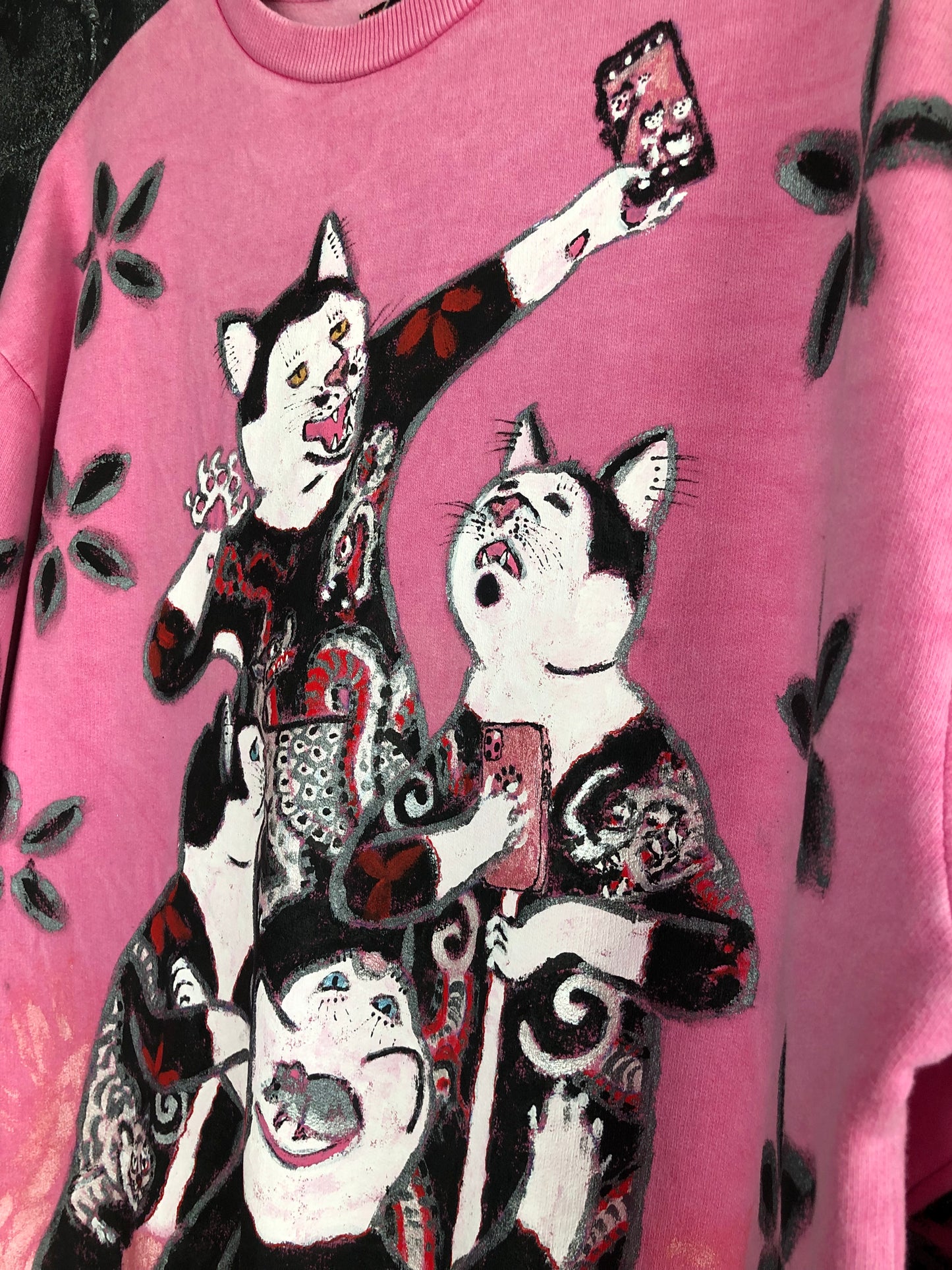 Women's sweatshirt selfie kitties
