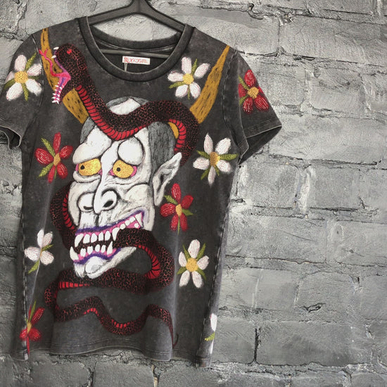 T-shirt video. Women's Hannya Demon T-shirt with A Snake and a floral pattern