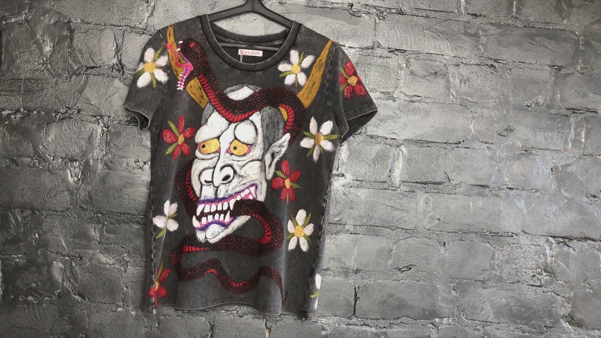 T-shirt video. Women's Hannya Demon T-shirt with A Snake and a floral pattern